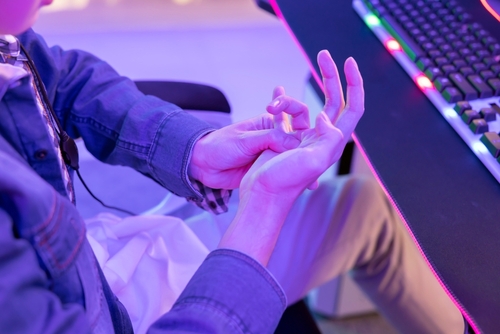 Asian,Esport,Gamer,Grab,His,Palm,With,Pain,Suffer,From esports injuries - hand